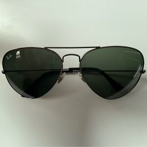 Ray-Ban Classic Aviator with Dark Lenses and Silver Hardware